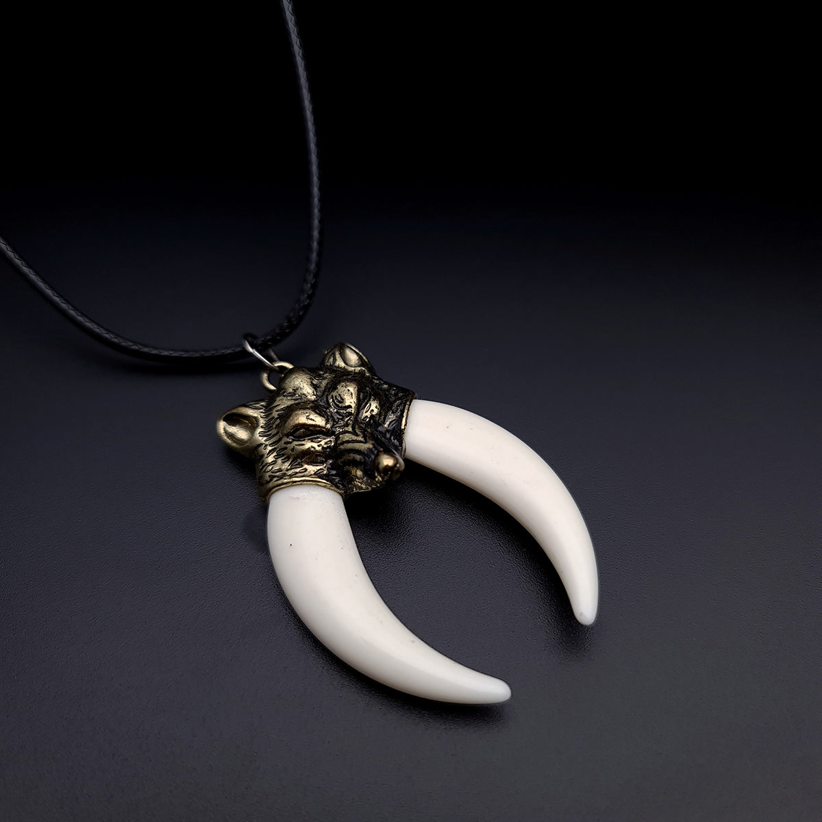Collar Lobo Doble Colmillo